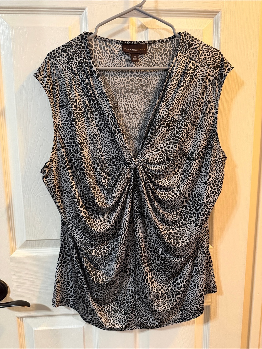 🖤 Dana Buchman Sleeveless Top Blouse Gathered Front Black Gray Cheetah Leopard